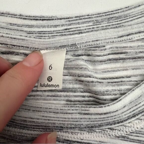 Lululemon Make Miles Count Short Sleeve tee women’s size 6 gray - Picture 5 of 6